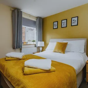 https://modern-2-bed-apartment-near-city-centre-hospital.hotelsin-nottingham.com