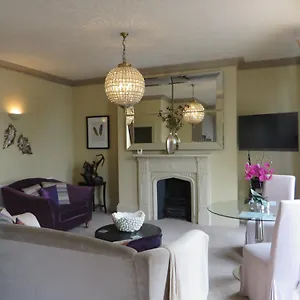 https://hewlett-apartments.cardiffhotelswales.com